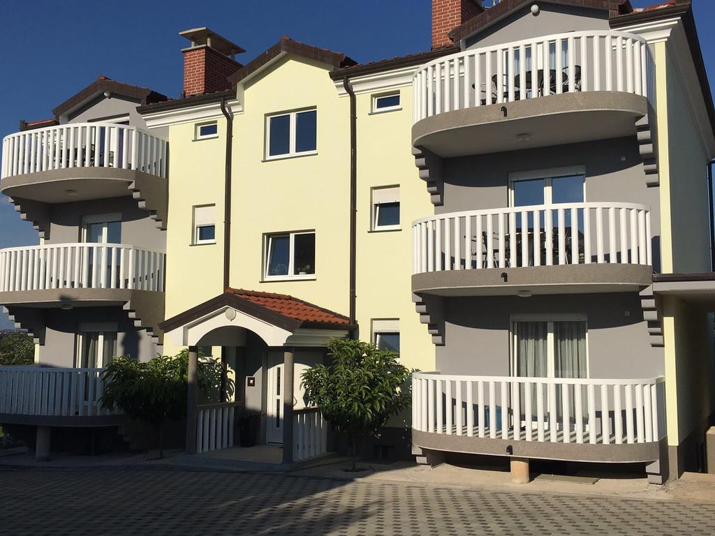 אומאג Apartments Barbic מראה חיצוני תמונה