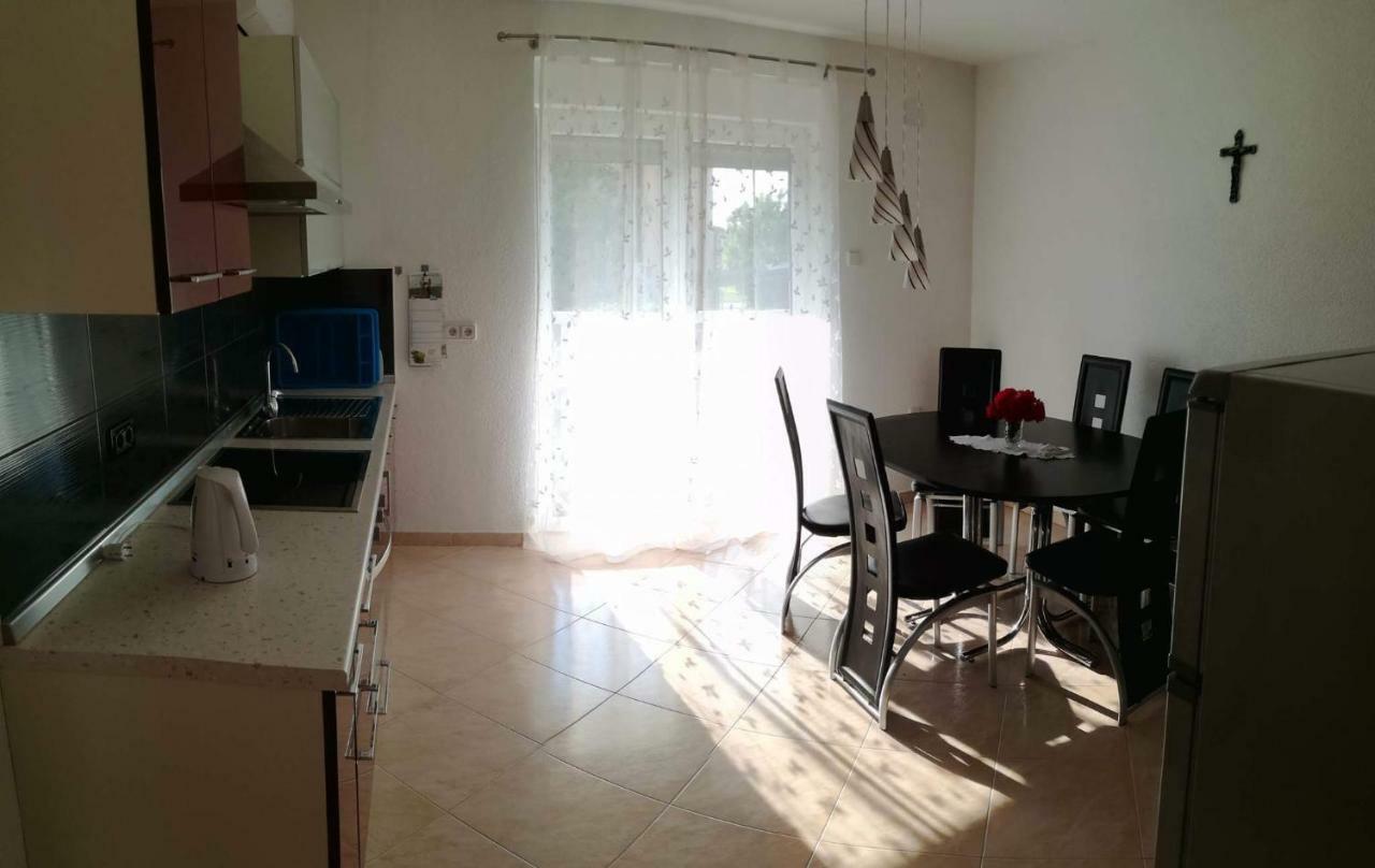 אומאג Apartments Barbic מראה חיצוני תמונה