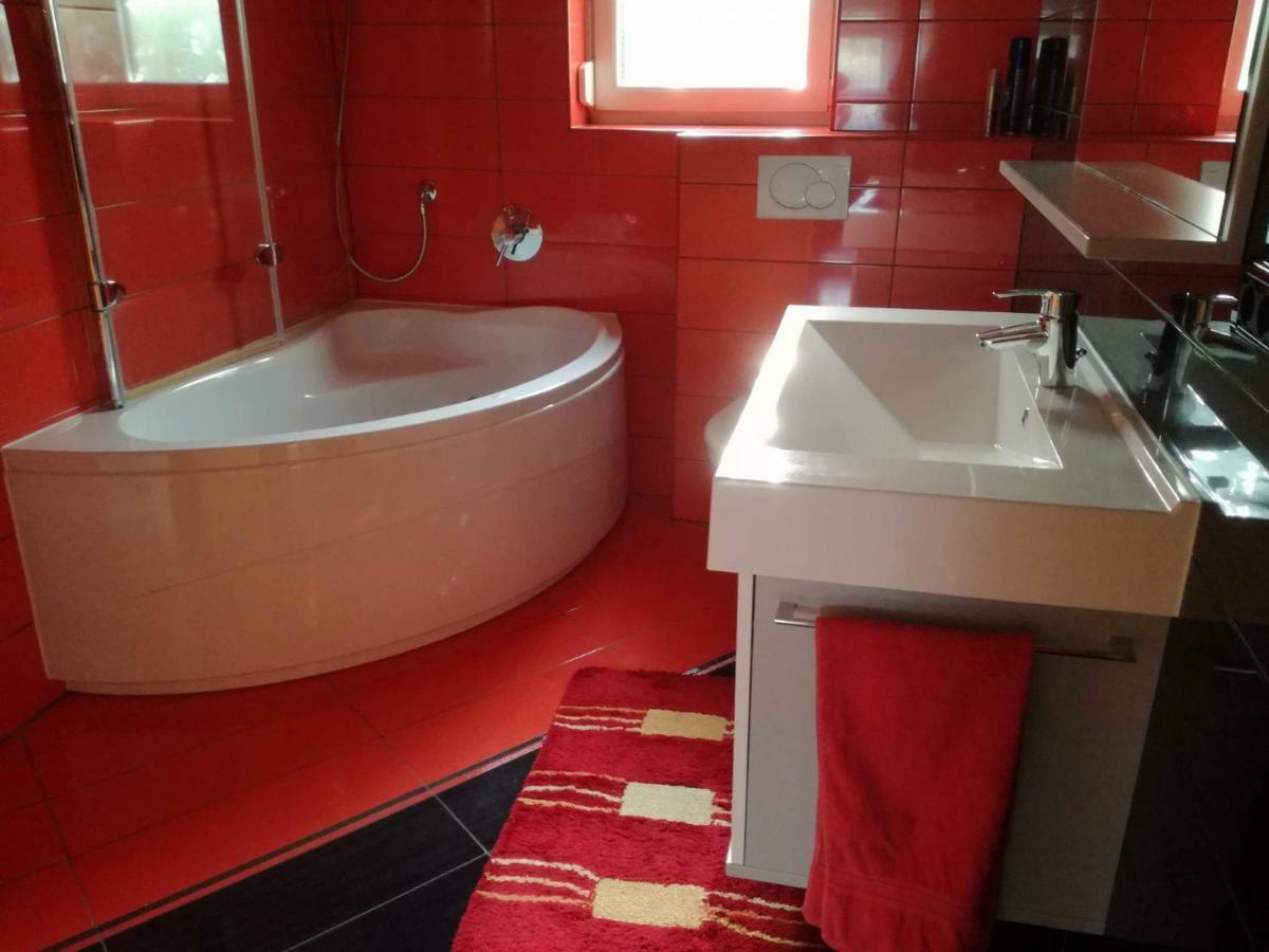 אומאג Apartments Barbic מראה חיצוני תמונה